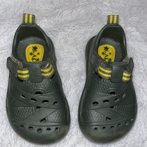 (2 for $10) The children’s place water shoes - Picture 2 of 4